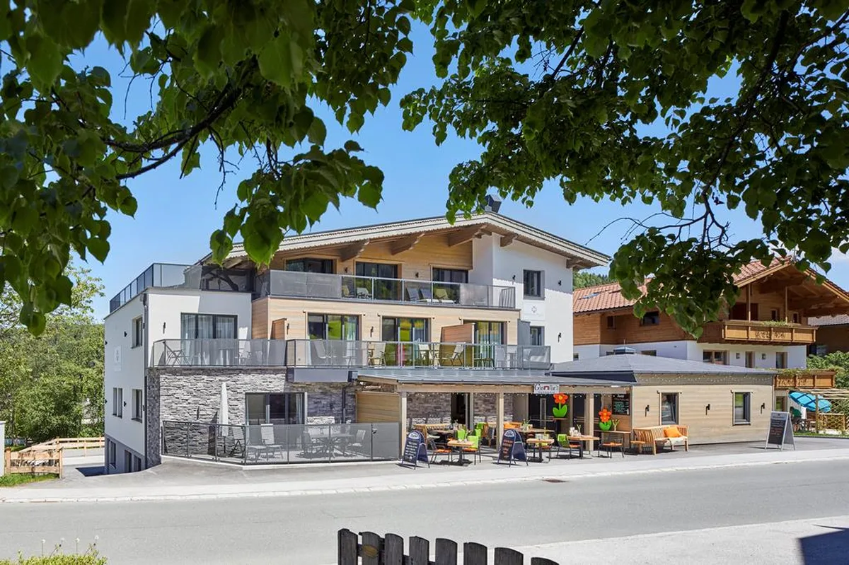 Kristall Plaza, hoofdfoto