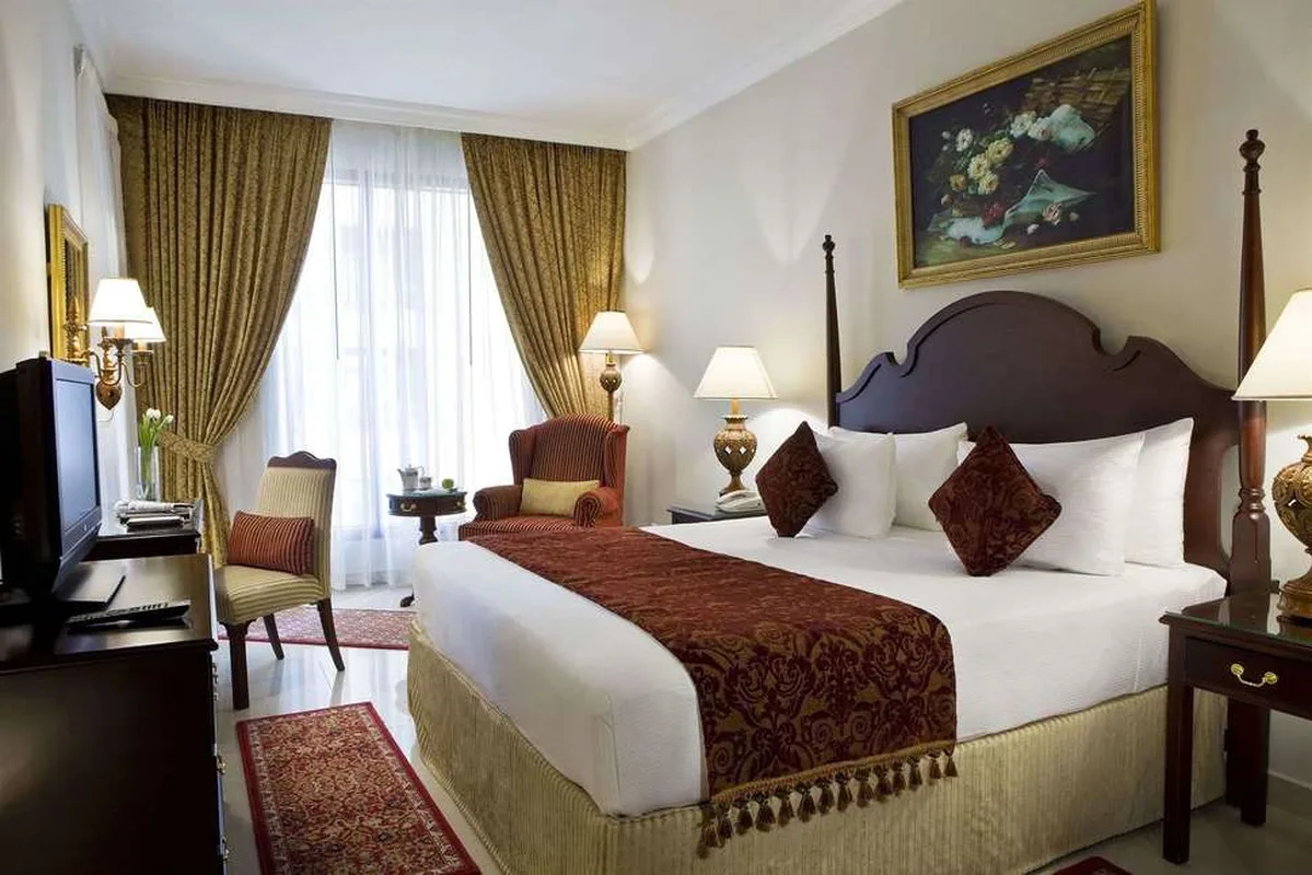 Two Seasons Hotel & Apartments — hoofdfoto