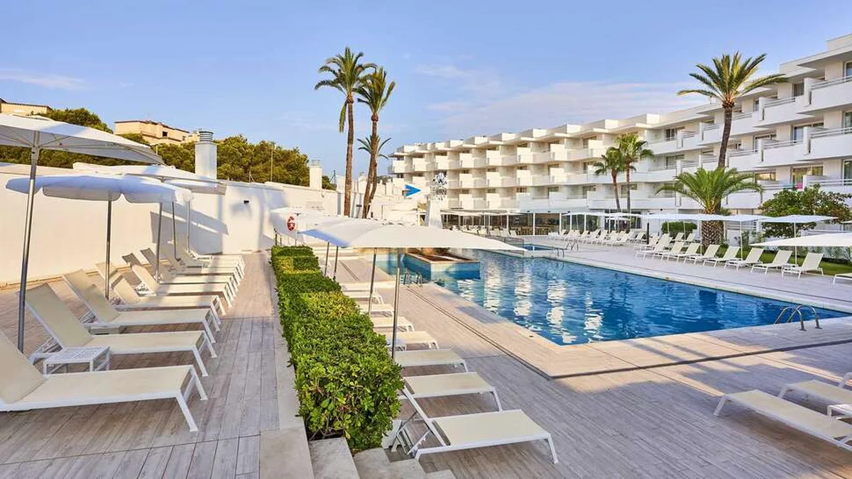 Globales Cala Bona Suites — hoofdfoto