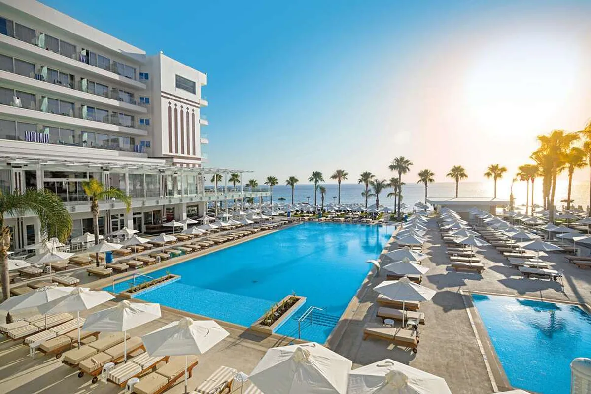 Constantinos The Great Beach — hoofdfoto