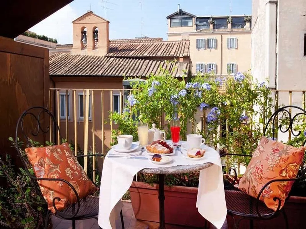 Pantheon Inn, hoofdfoto