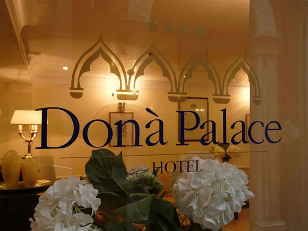 Dona Palace, hoofdfoto
