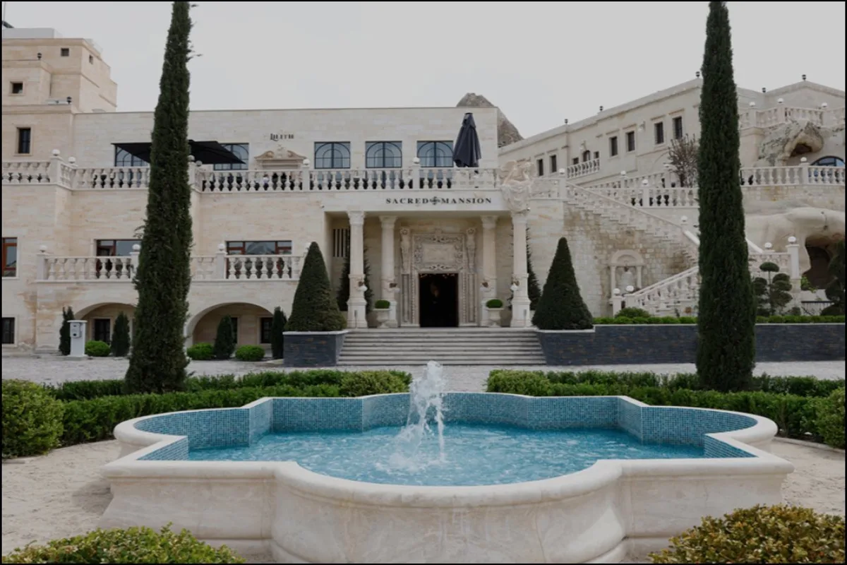 Sacred Mansion — hoofdfoto