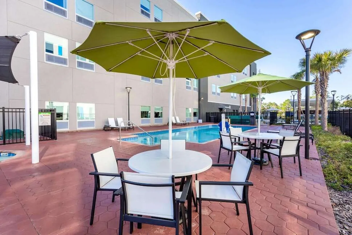 La Quinta Inn & Suites by Wyndham Orlando IDr — hoofdfoto