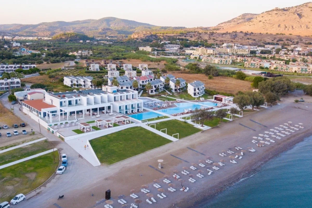 Kamari Plus Hotels — hoofdfoto