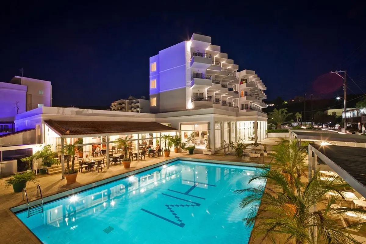 Miramare Bay — hoofdfoto