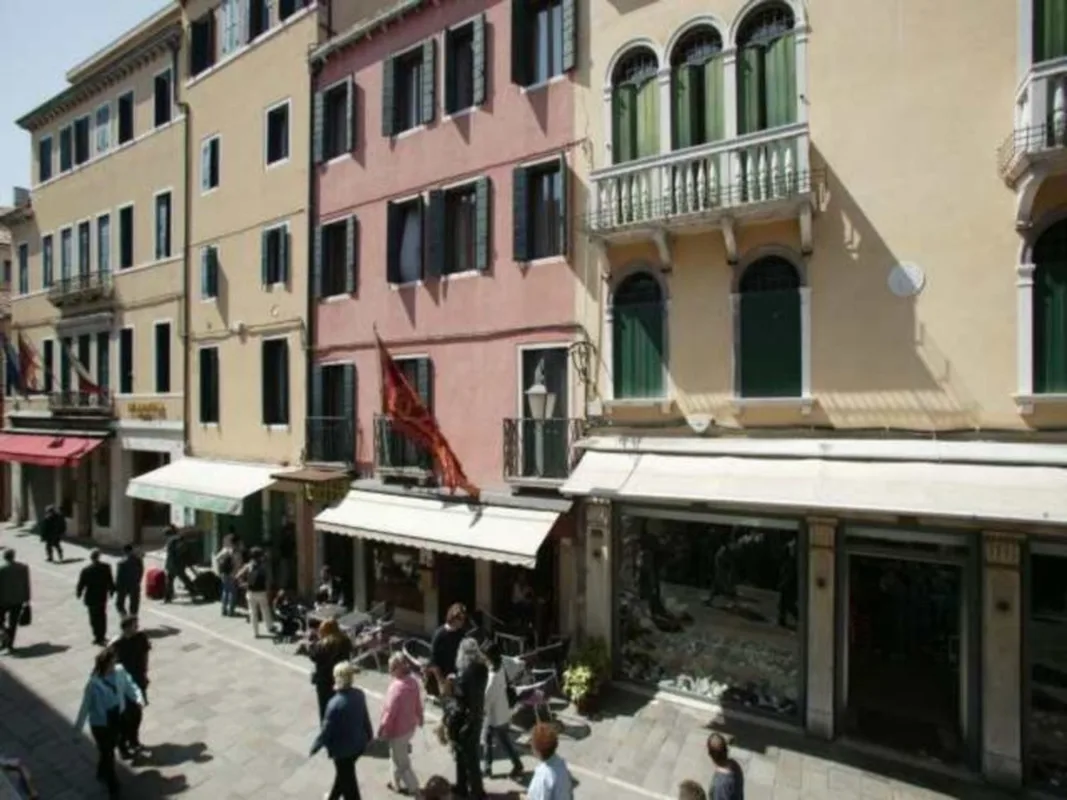 Minerva & Nettuno, hoofdfoto
