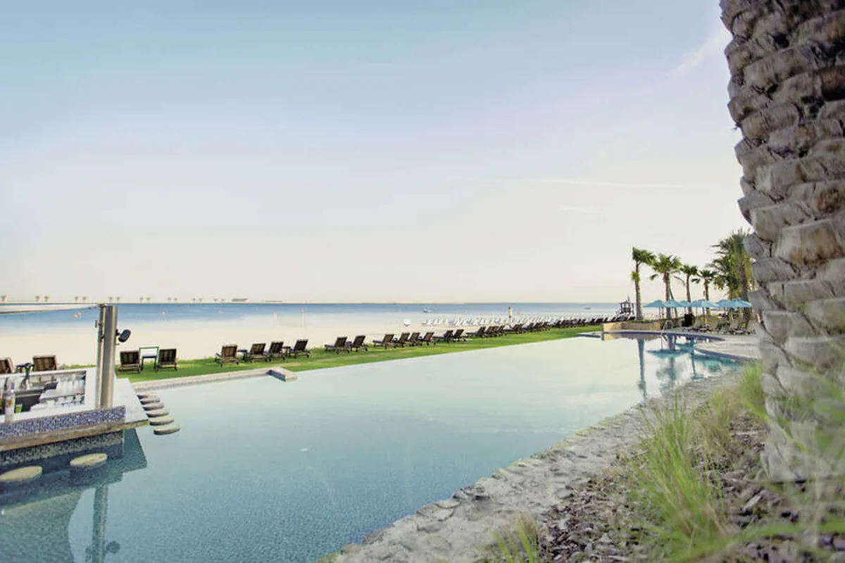 JA Palm Tree Court — hoofdfoto