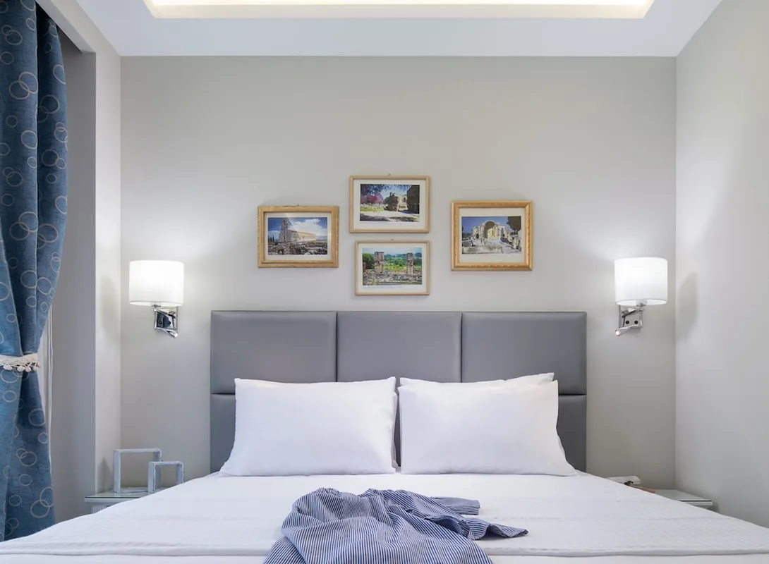 The Light Blue Hotel — hoofdfoto