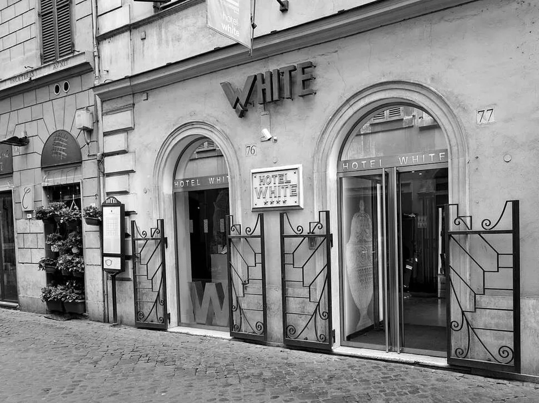 Hotel White, hoofdfoto