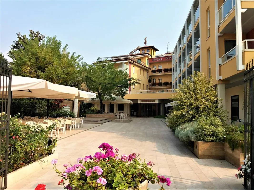 Hotel Bisesti — hoofdfoto