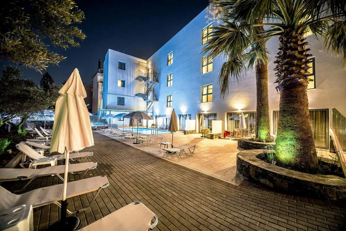 Pollis Hotel — hoofdfoto
