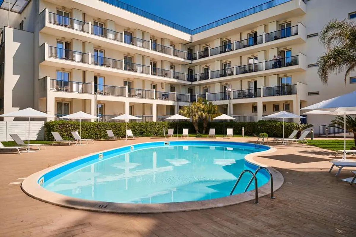 Ticho’s Greenblu Hotel — hoofdfoto