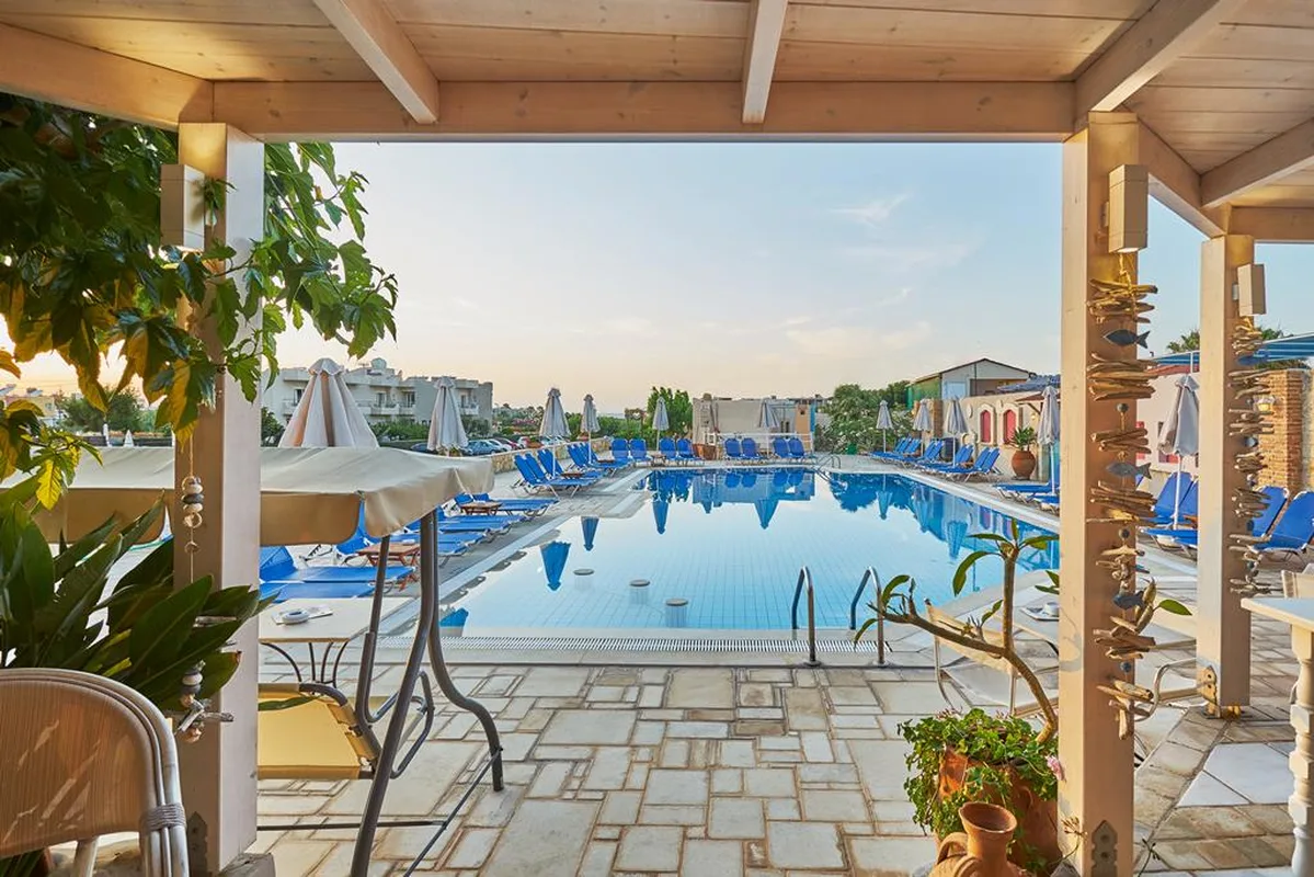 Hotel Golden Bay — hoofdfoto