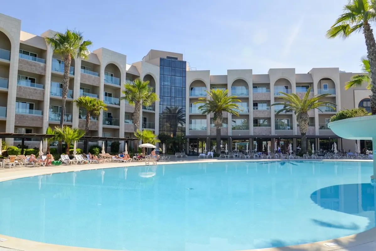 Falesia Hotel — hoofdfoto