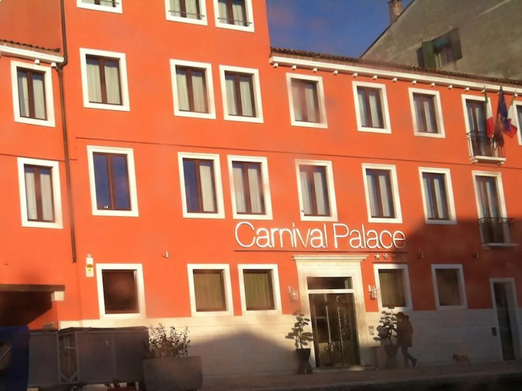 Carnival Palace, hoofdfoto