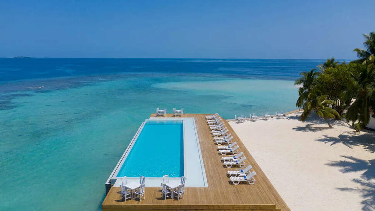 Sandies Bathala Island Resort — hoofdfoto