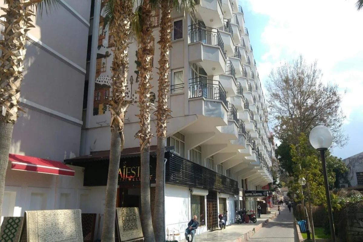 Surtel — hoofdfoto