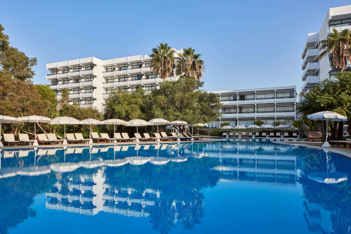 Grecian Bay Hotel — hoofdfoto