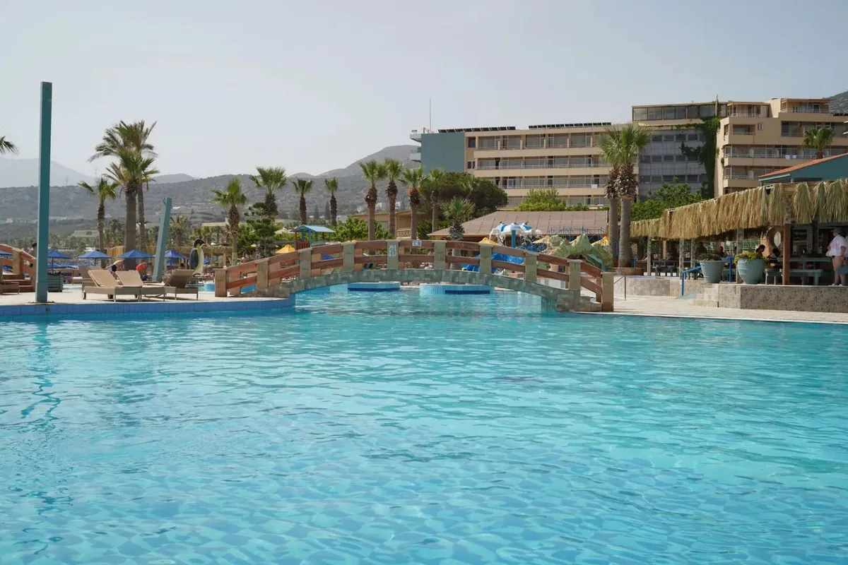 Eri Beach & Village — hoofdfoto