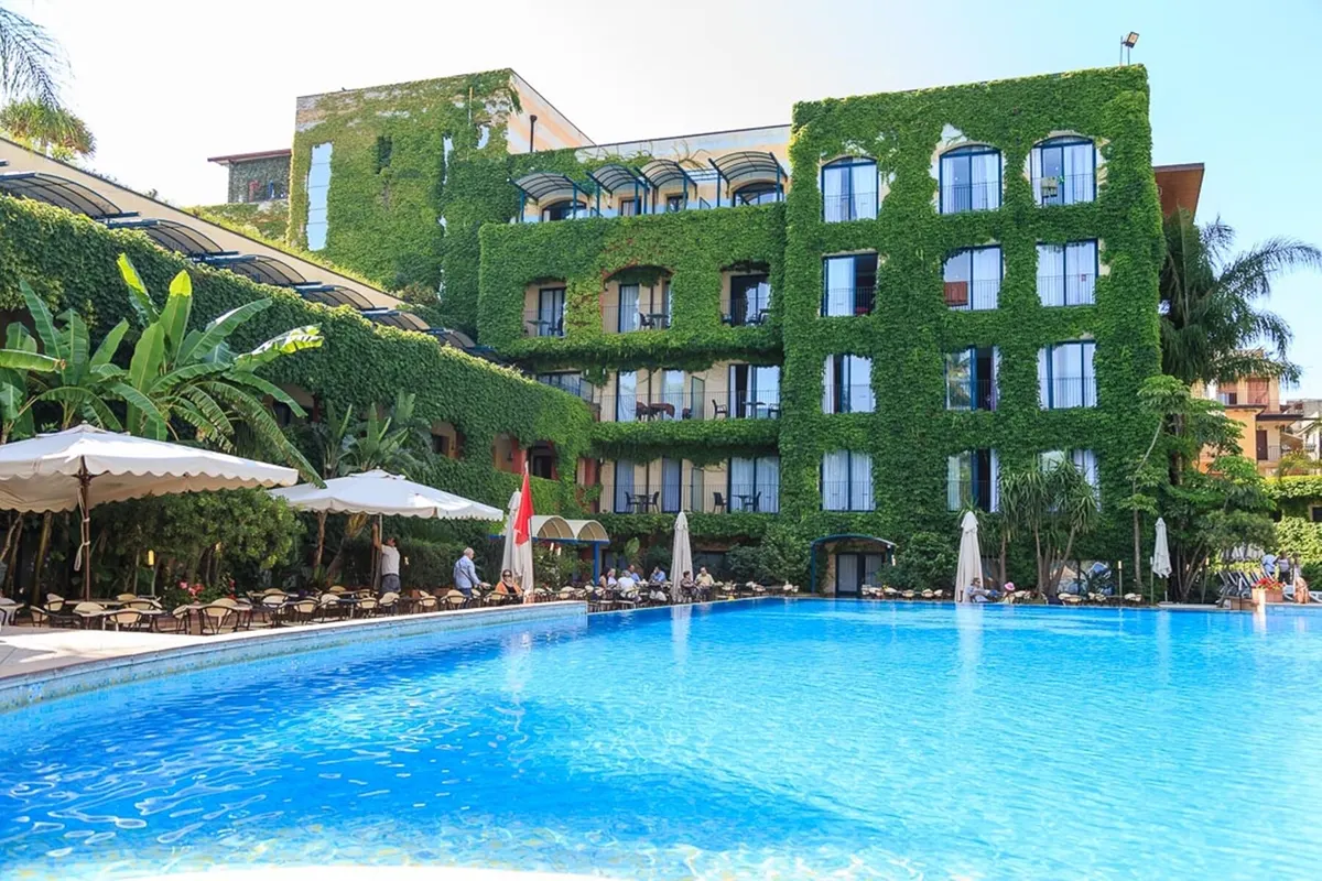 Resort Hotel Caesar Palace — hoofdfoto