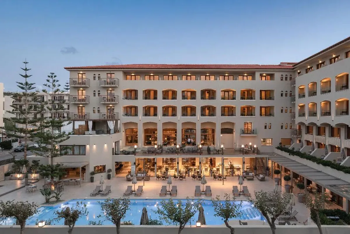 Theartemis Palace — hoofdfoto