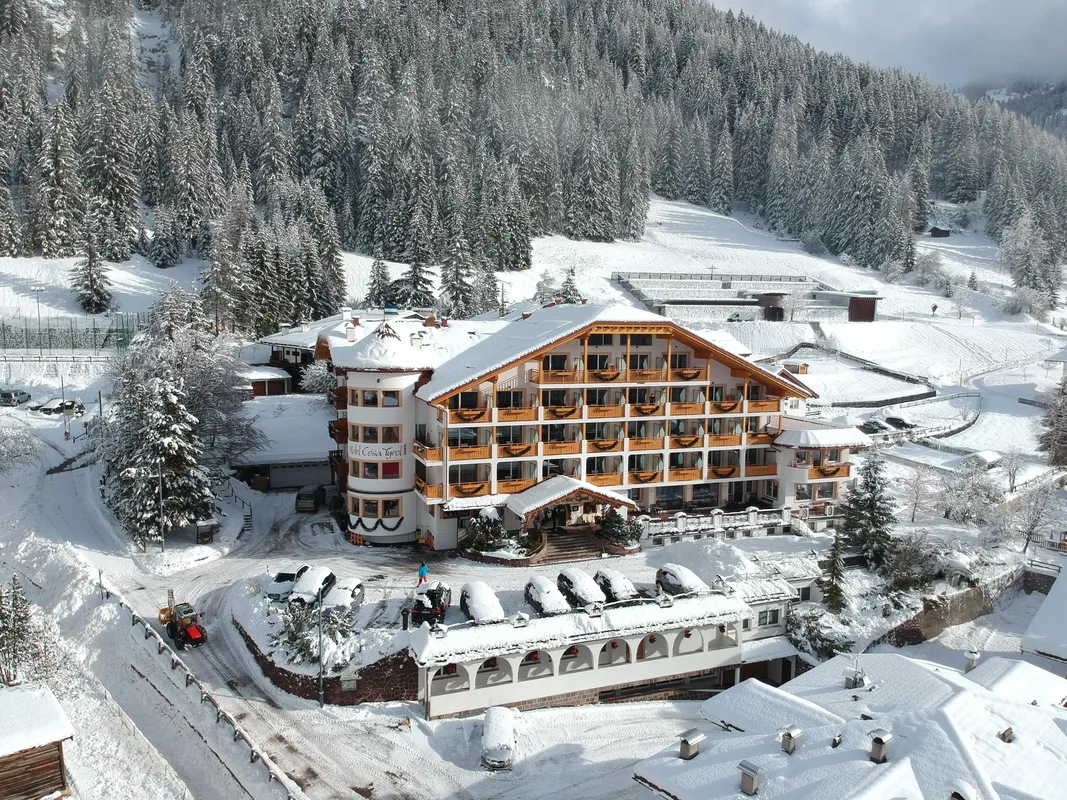 Hotel Cesa Tyrol — hoofdfoto