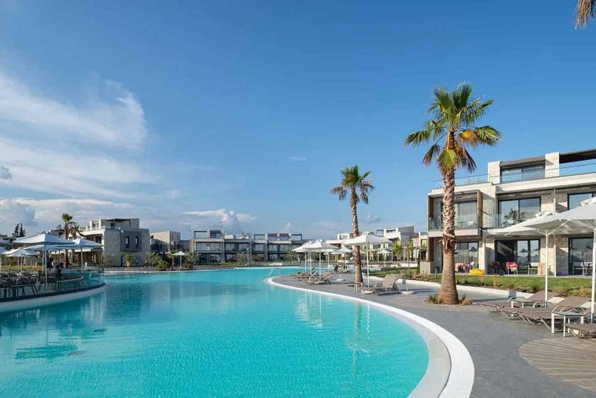 Portes Lithos Luxury Resort — hoofdfoto