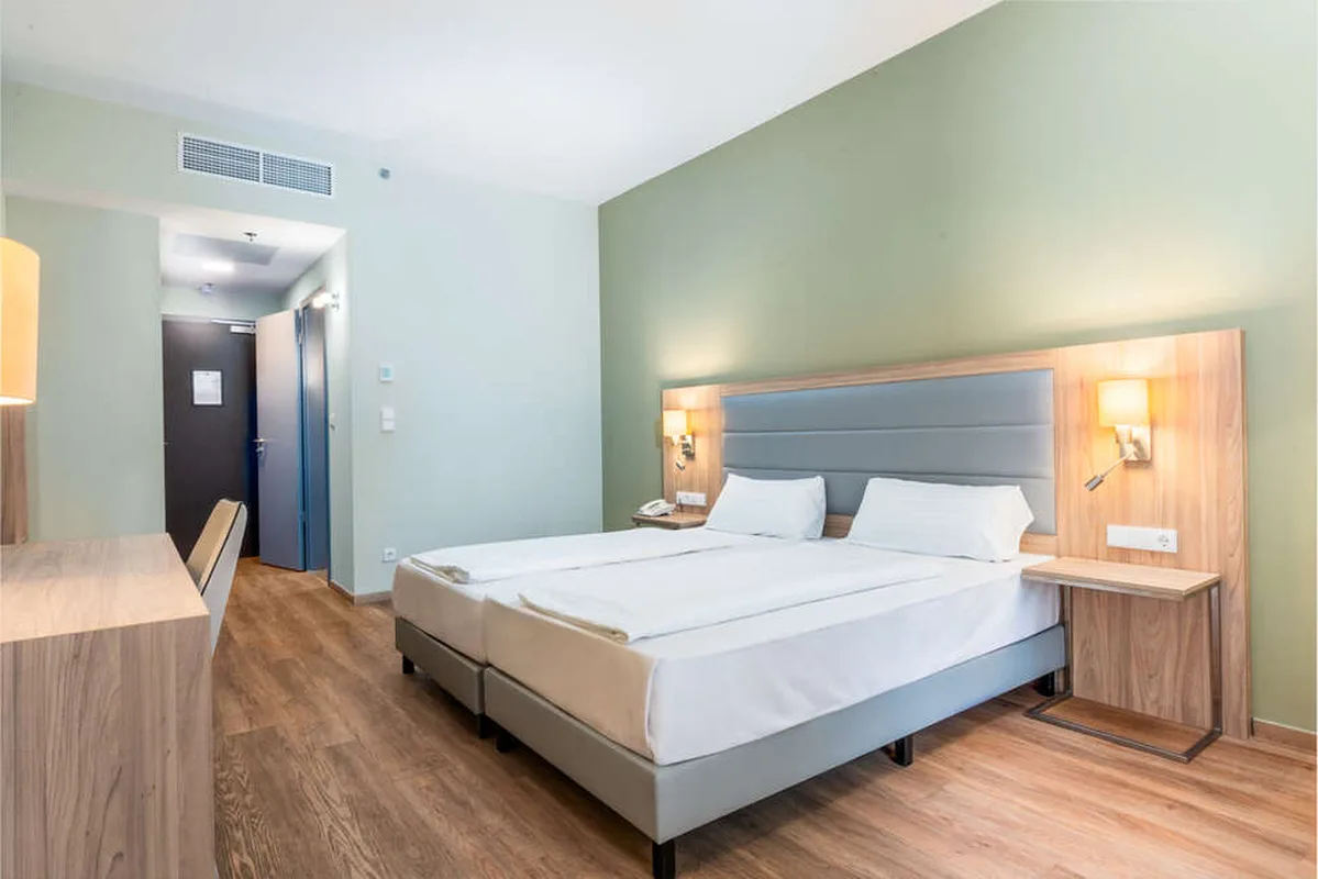 Akeah Verdi Budapest — hoofdfoto