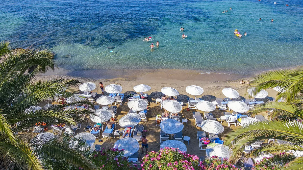 The Grand Blue Sky International — hoofdfoto