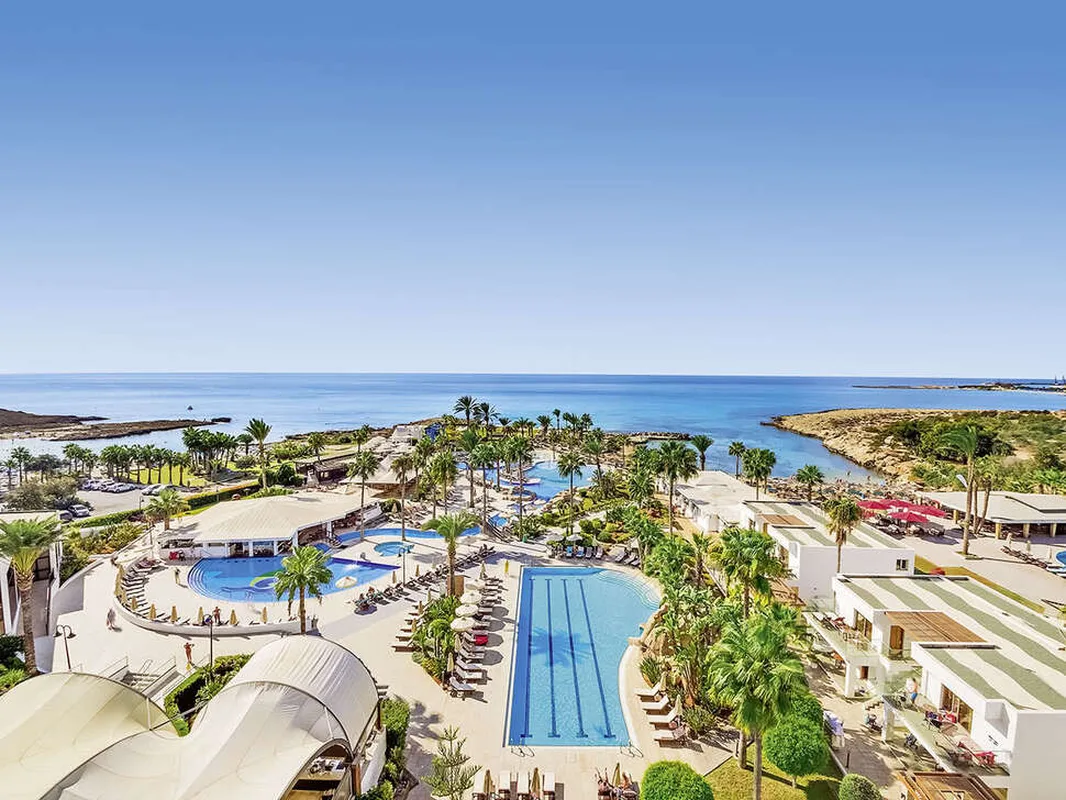 Adams Beach Hotel — hoofdfoto
