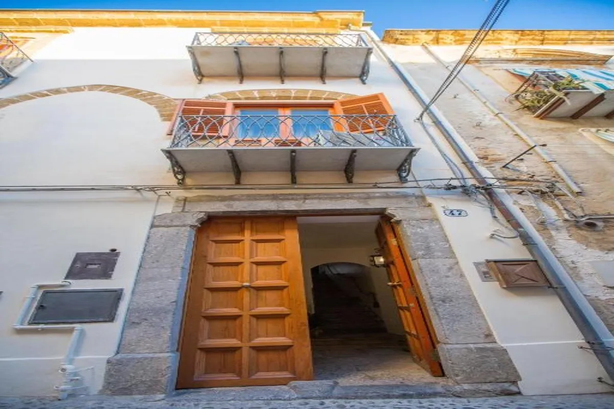Palazzo Raho, hoofdfoto