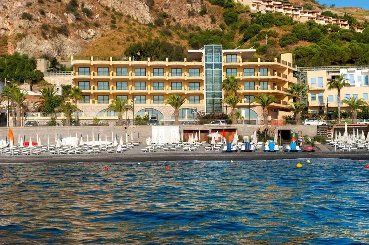 Elihotel, hoofdfoto