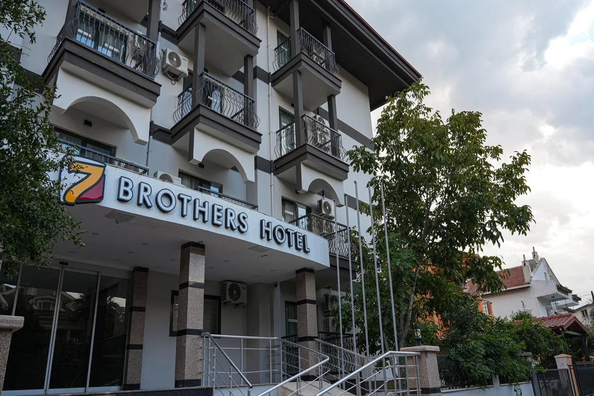 7 Brothers Hotel, hoofdfoto