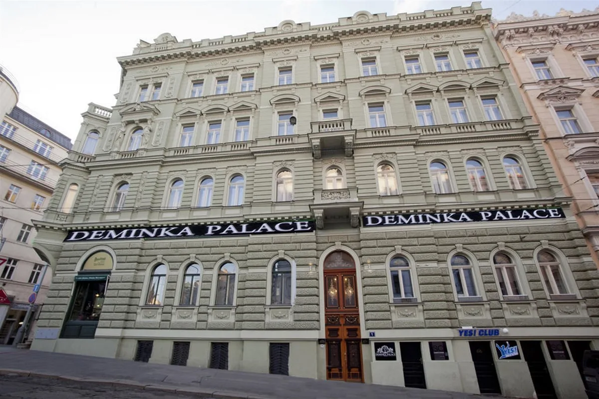 Deminka Palace, hoofdfoto