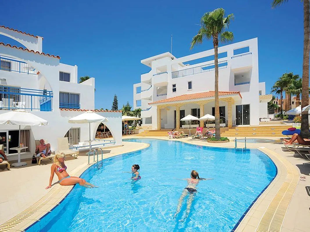Petrosana Hotel Apts — hoofdfoto