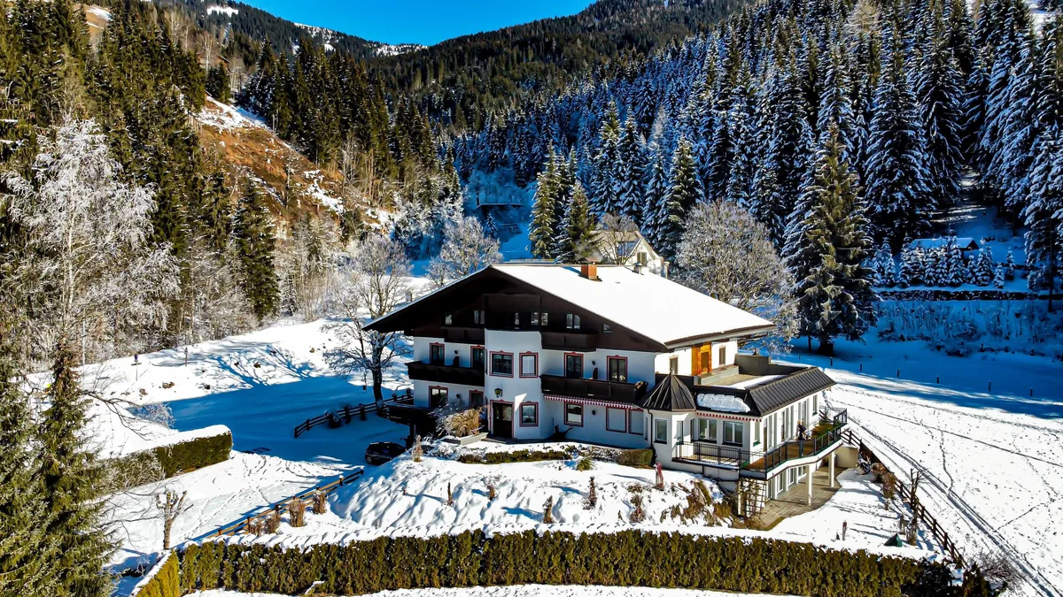 Hotel Kristall — hoofdfoto
