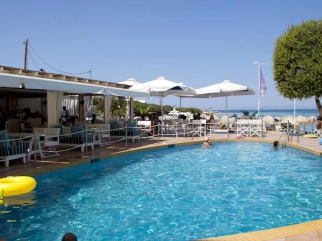 Oasis Beach Hotel & Spa — hoofdfoto