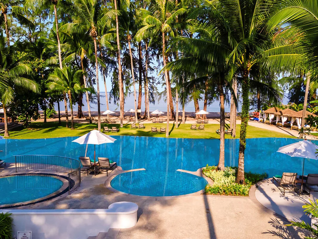 Outrigger Khao Lak Beach Resort — hoofdfoto