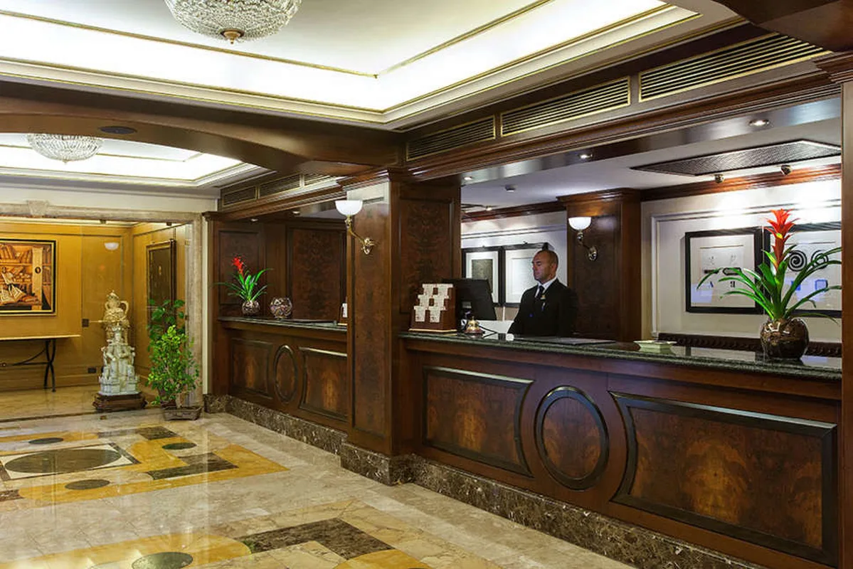 River Chateau Hotel — hoofdfoto