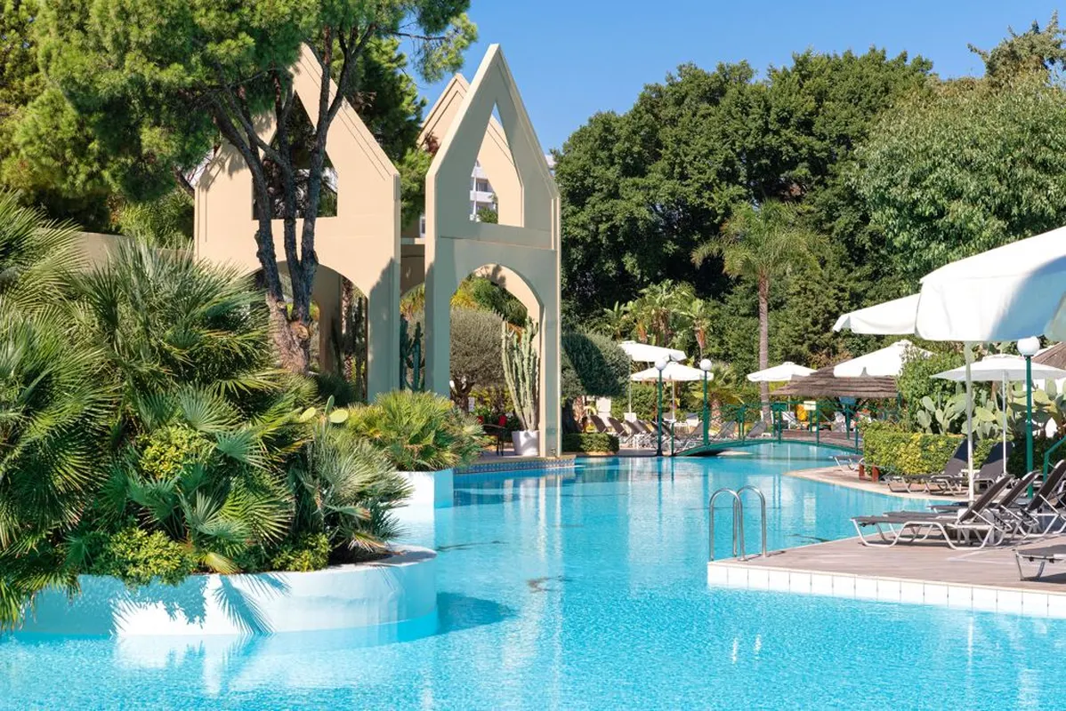 Fly & Go Dionysos Hotel — hoofdfoto