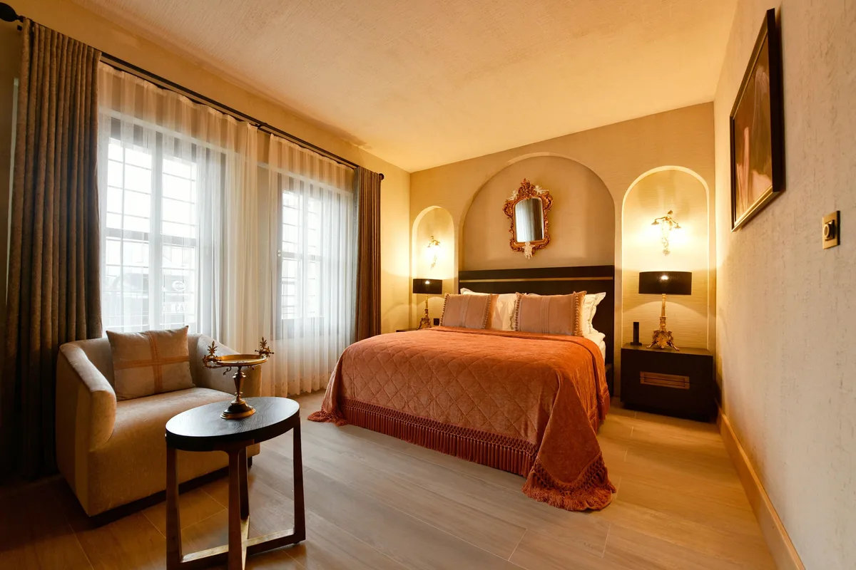 Sacred Mansion — hoofdfoto