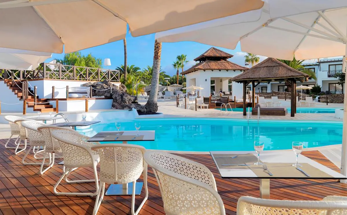 H10 White Suites — hoofdfoto