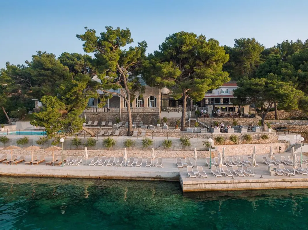 Milna Osam Adult Only — hoofdfoto