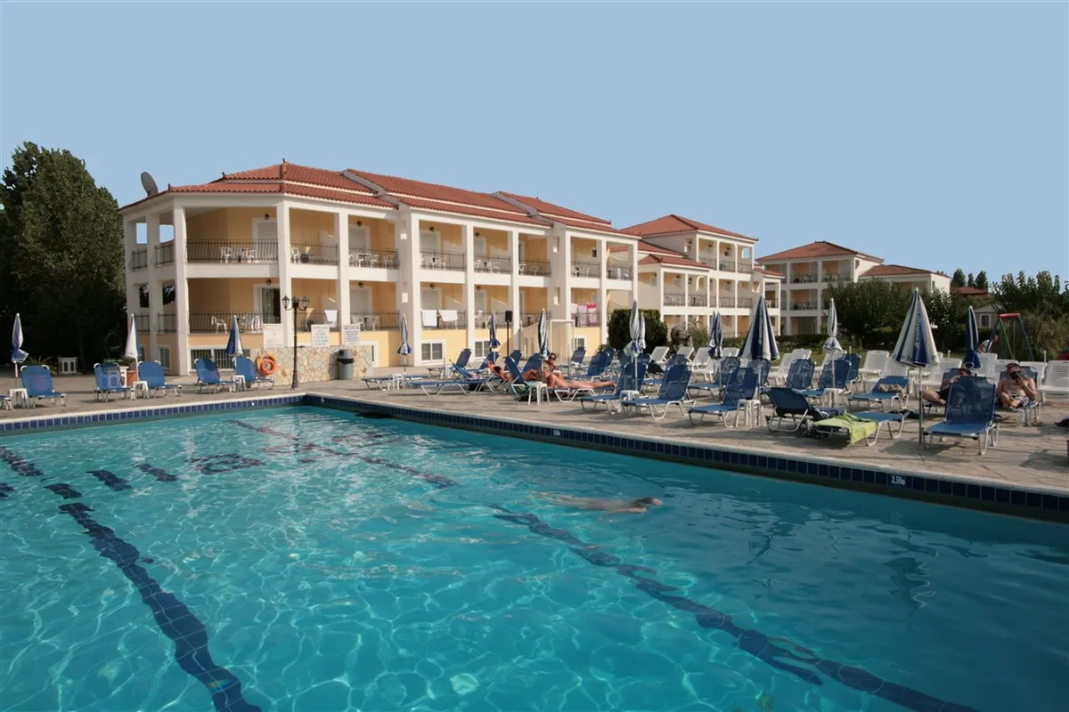 Village Inn Studios & Family Apartments — hoofdfoto