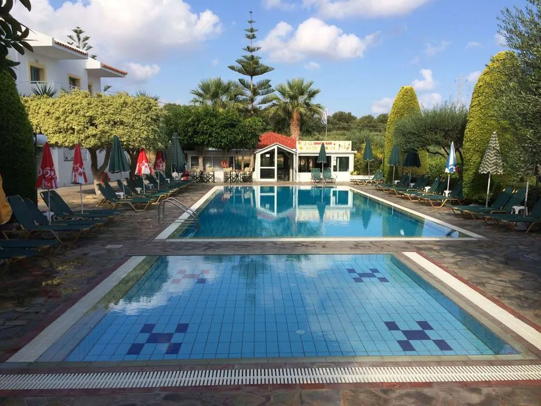 Nikolas Villas Appartementen, hoofdfoto