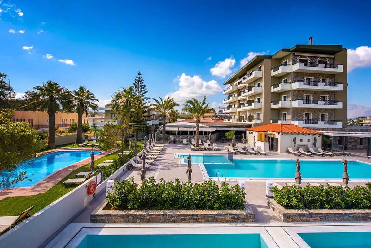 Petousis Hotel & Suites — hoofdfoto