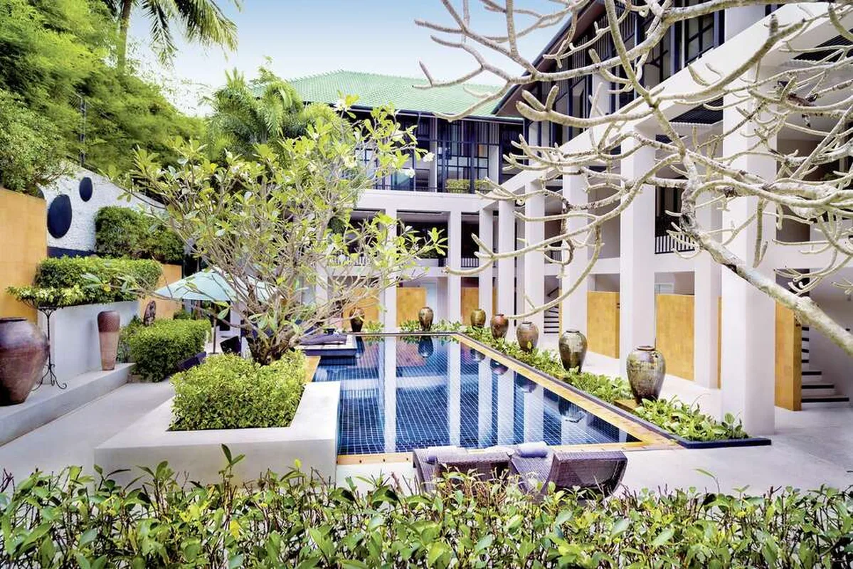 Outrigger Surin Beach Resort — hoofdfoto