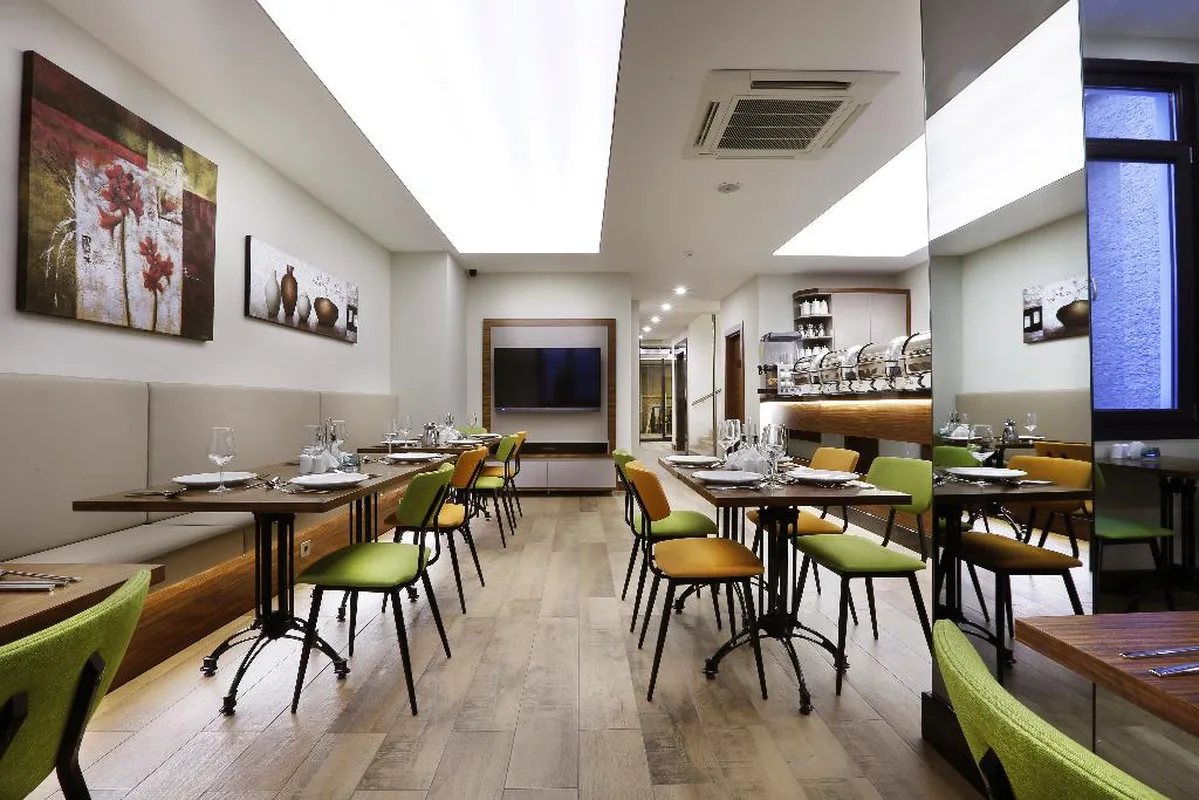 The White Orient Hotel, hoofdfoto