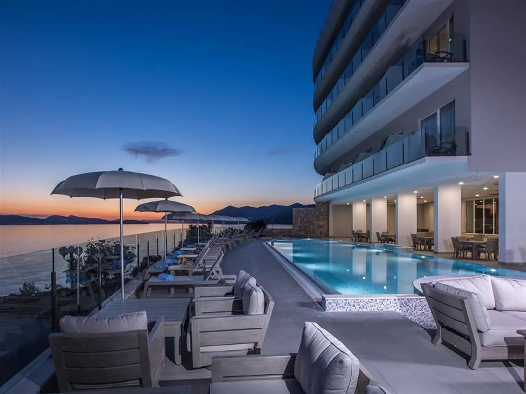 Royal Blue Hotel — hoofdfoto